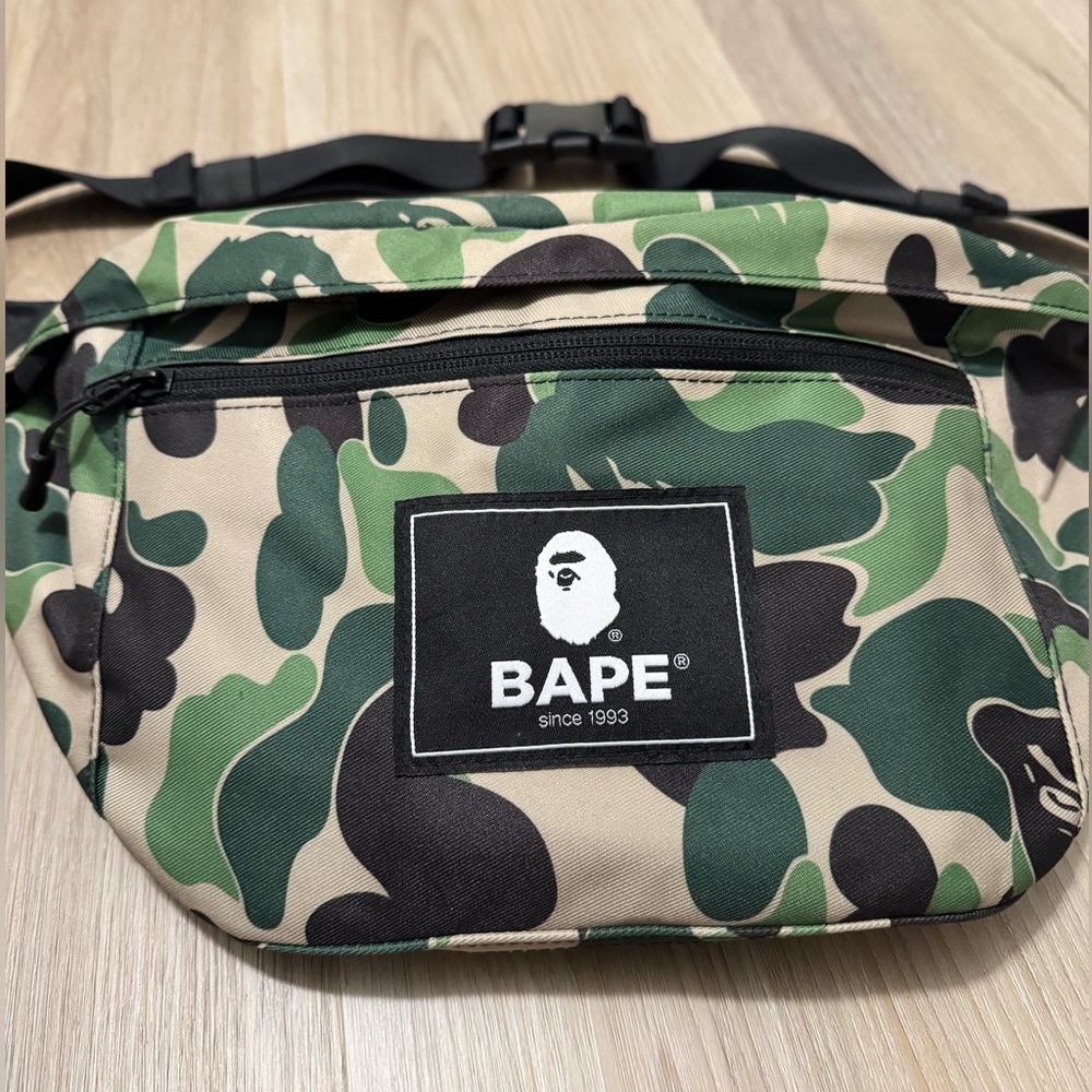 BAPE Green and Black Camouflage Oversized Belt Bag - Picture 5 of 10